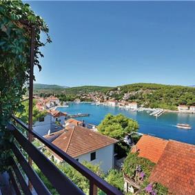 3 Bedroom Apartment with Balcony and Sea View, Sleeps 6